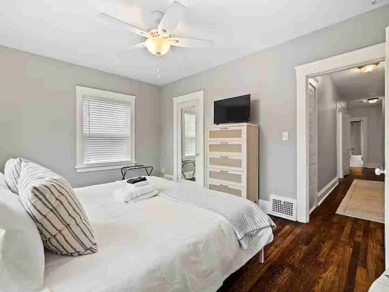 9711 Clifton Blvd #1593901P - Photo 2 of 32