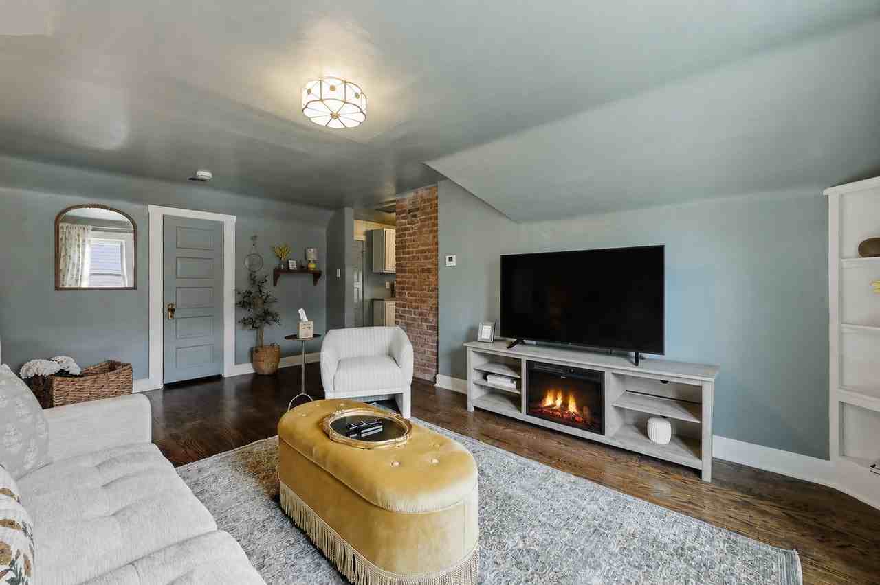 1289 West 102nd Street - Photo 2 of 31