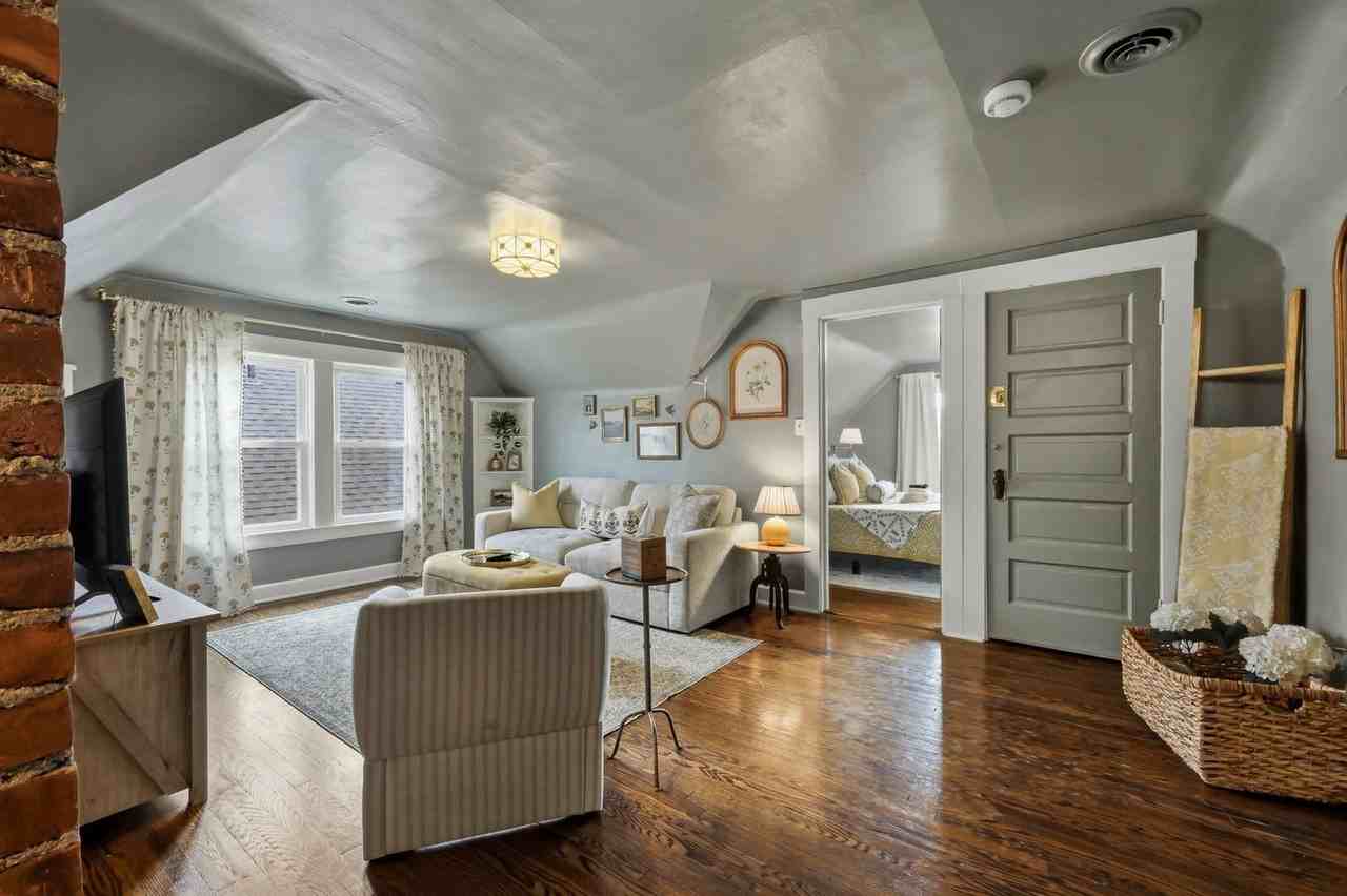 1289 West 102nd Street - Photo 3 of 31