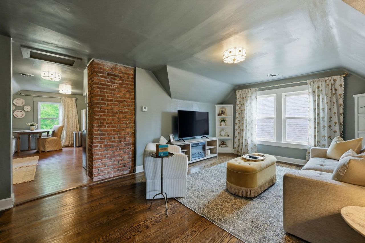 1289 West 102nd Street - Photo 4 of 31