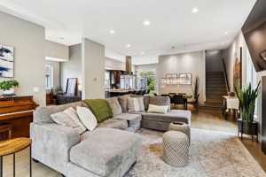 featured image of 2379 W 7th St