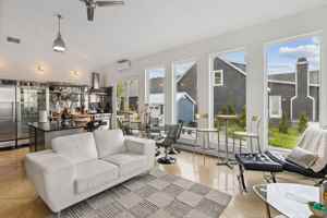 featured image of 6 Lake Hurst Dr