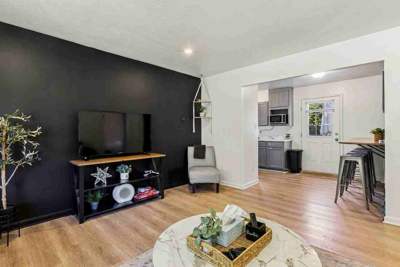 6484 Aylesworth Dr #1593933P - Photo 4 of 29