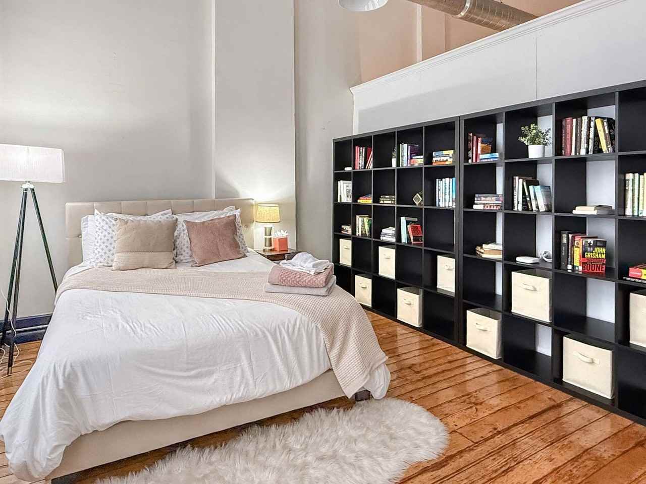 1668 E 40th St #1593940P - Photo 4 of 40