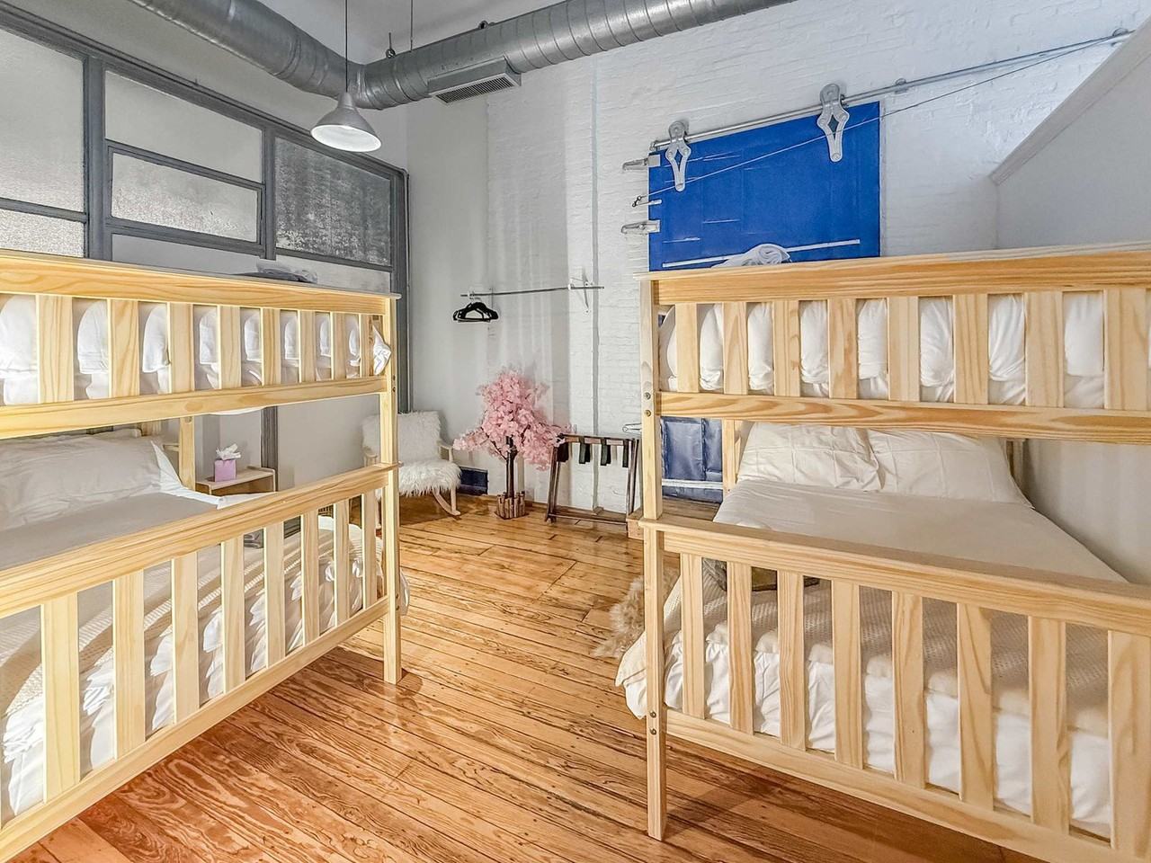 1668 E 40th St #1593940P - Photo 5 of 40