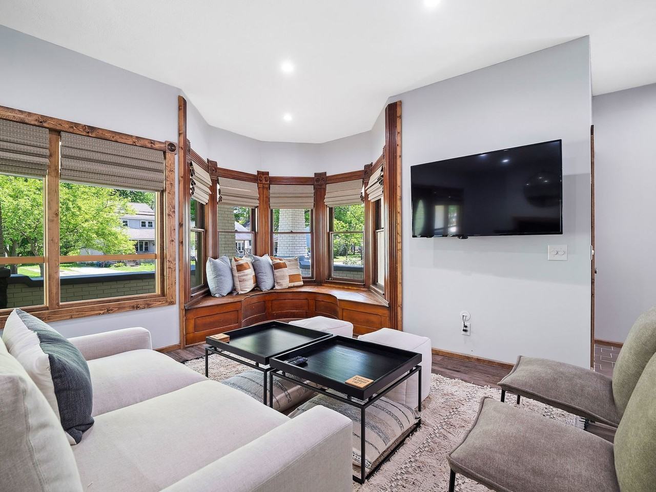 430 N Broadway #1593975P - Photo 4 of 49
