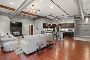 featured image of 1260 W 4th St