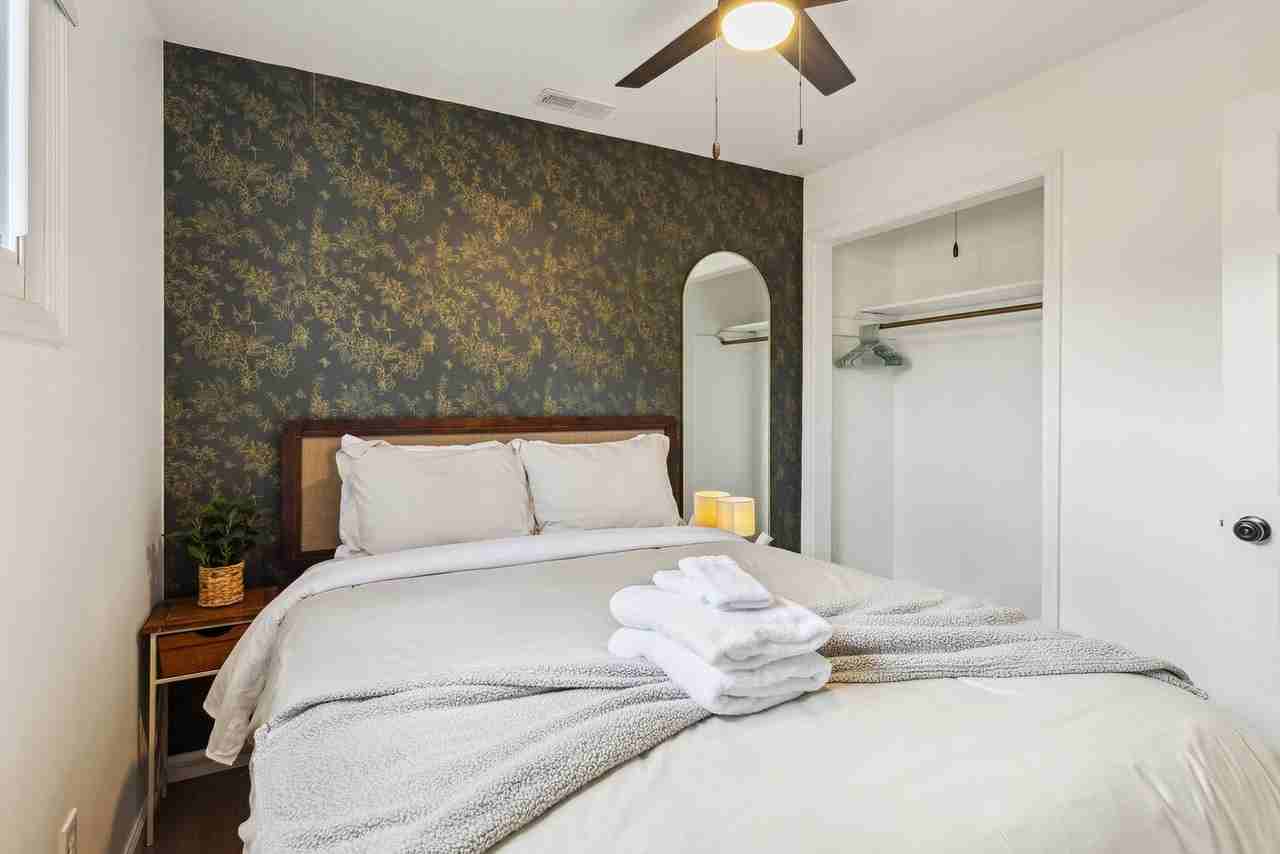 1045 Jefferson St #1593986P - Photo 7 of 34