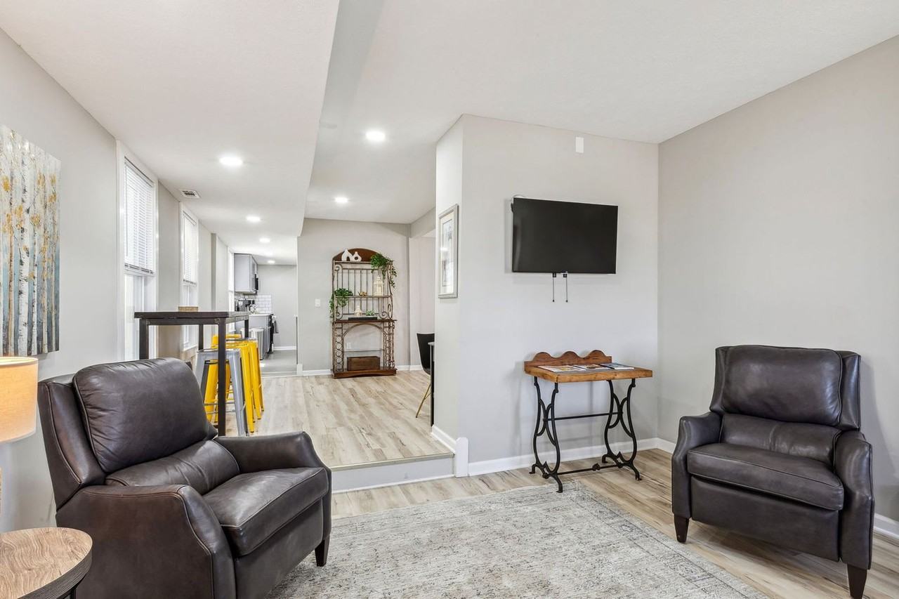 914 W Market St #1594014P - Photo 5 of 48