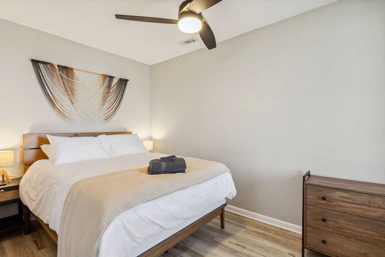 914 W Market St #1594014P - Photo 6 of 48
