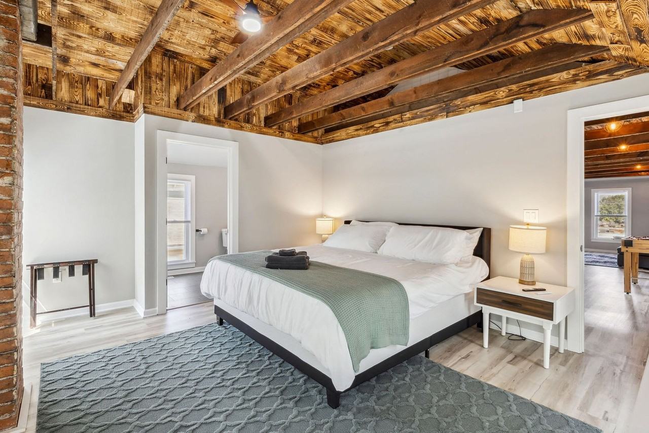 914 W Market St #1594014P - Photo 7 of 48