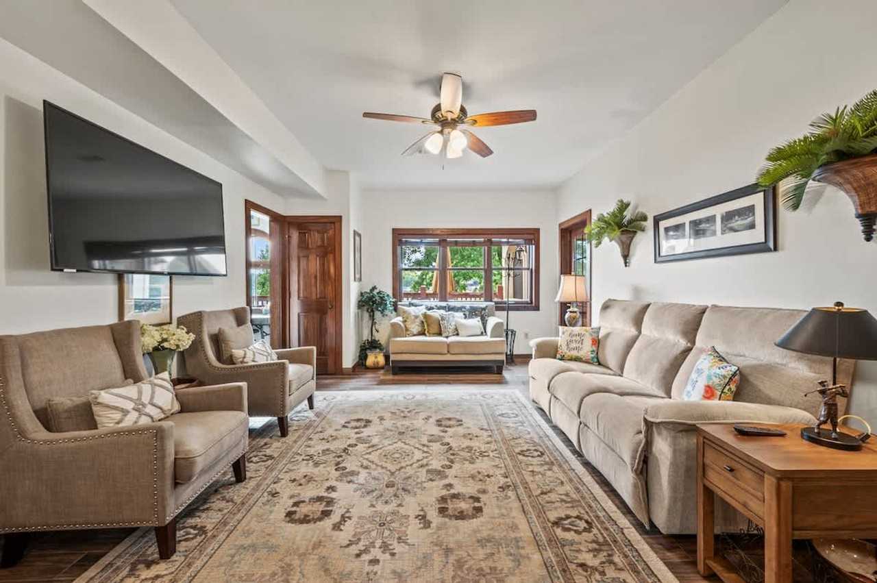 473 Cuscowilla Drive - Photo 4 of 32