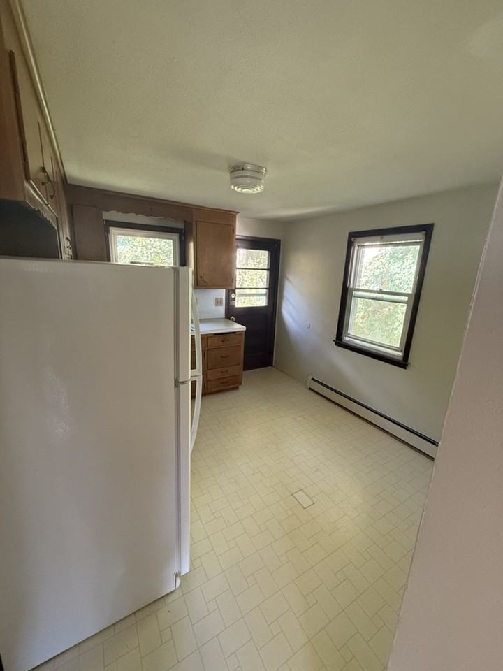 372 Park Street #8 - Photo 3 of 11