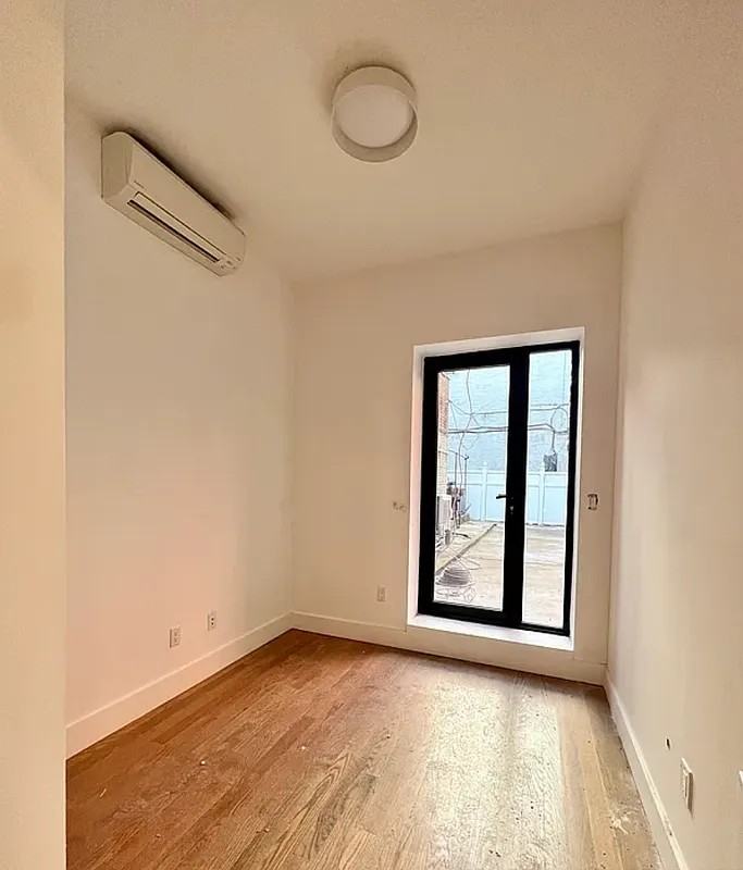435 Dekalb Avenue #1 - Photo 2 of 4