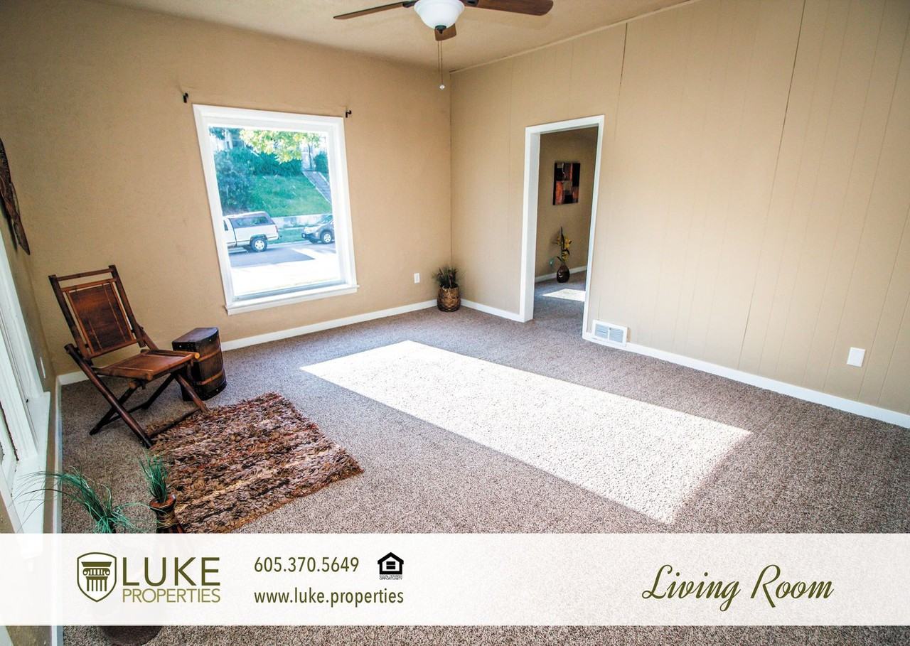 802 N Dakota Ave - Photo 2 of 12