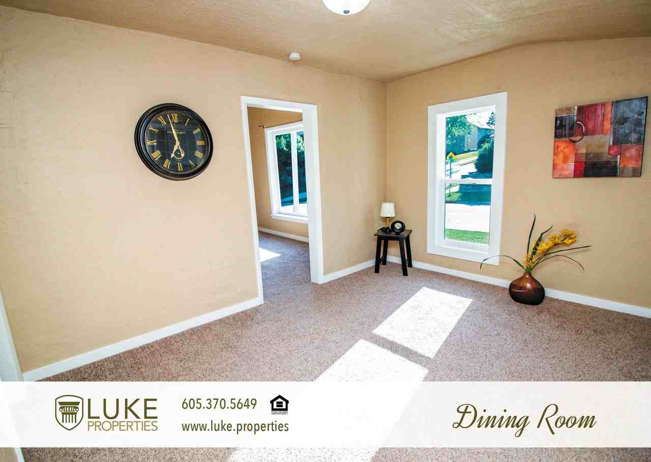 802 N Dakota Ave - Photo 3 of 12