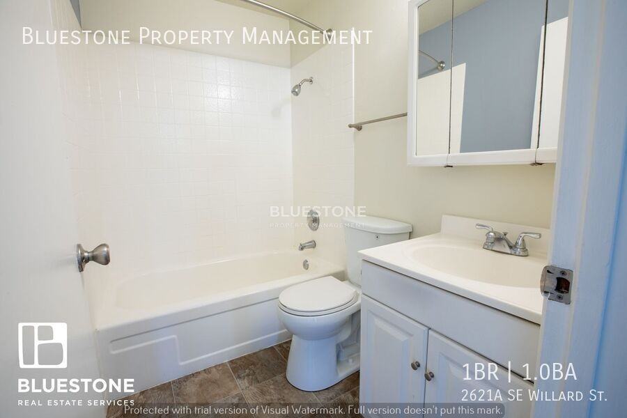 2621 Se Willard St Apt A - Photo 2 of 27