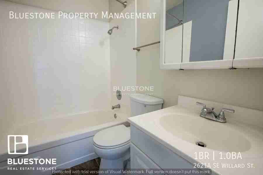 2621 Se Willard St Apt A - Photo 3 of 27