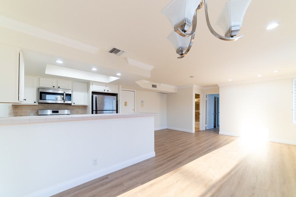 1510 S Barrington Ave #101 - Photo 6 of 15