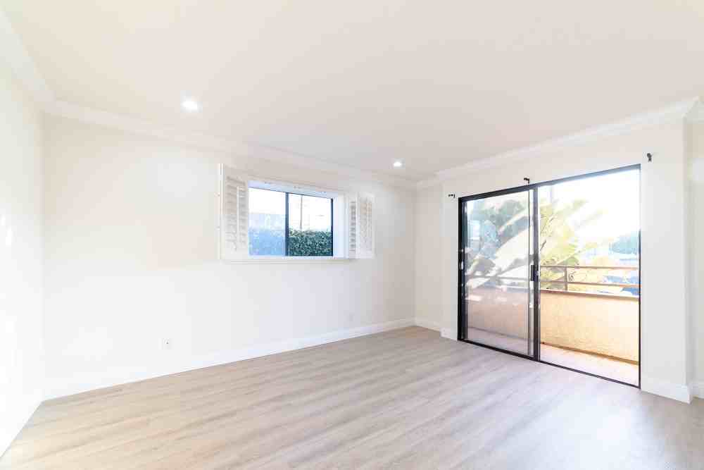 1510 S Barrington Ave #101 - Photo 7 of 15