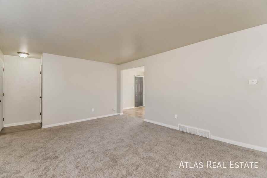 49 S Roosevelt St - Photo 3 of 22