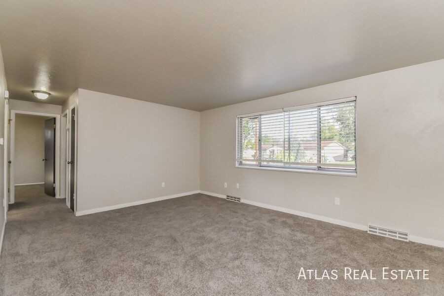 49 S Roosevelt St - Photo 4 of 22