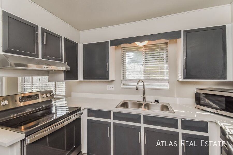 49 S Roosevelt St - Photo 7 of 22