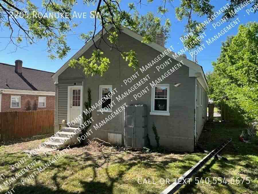 2205 Roanoke Ave Sw - Photo 2 of 12