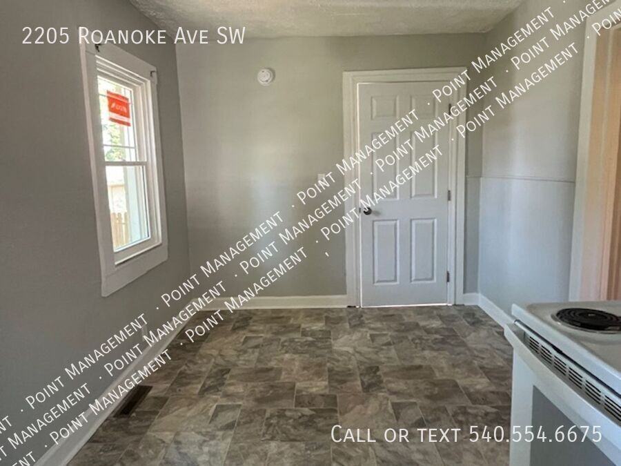 2205 Roanoke Ave Sw - Photo 4 of 12