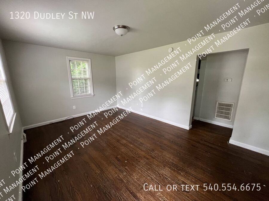 1320 Dudley St Nw - Photo 3 of 7