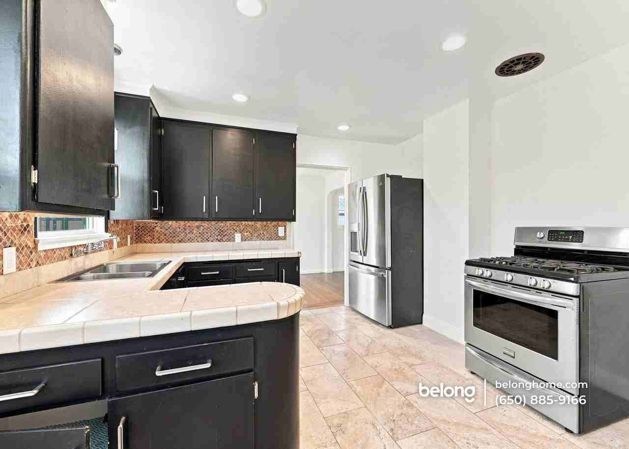 279 Bowling Green St - Photo 7 of 21