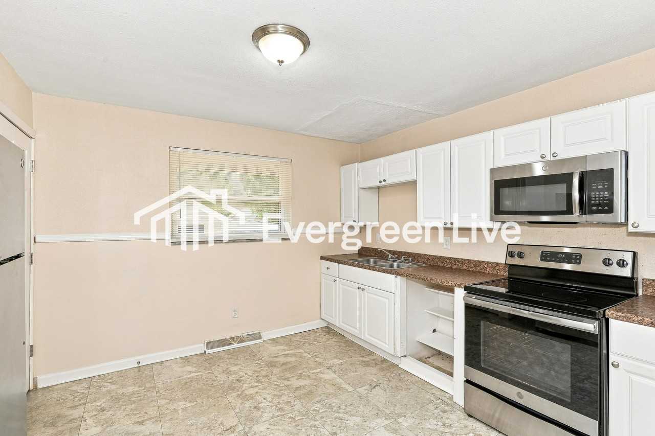 9247 Coogan Dr - Photo 5 of 15