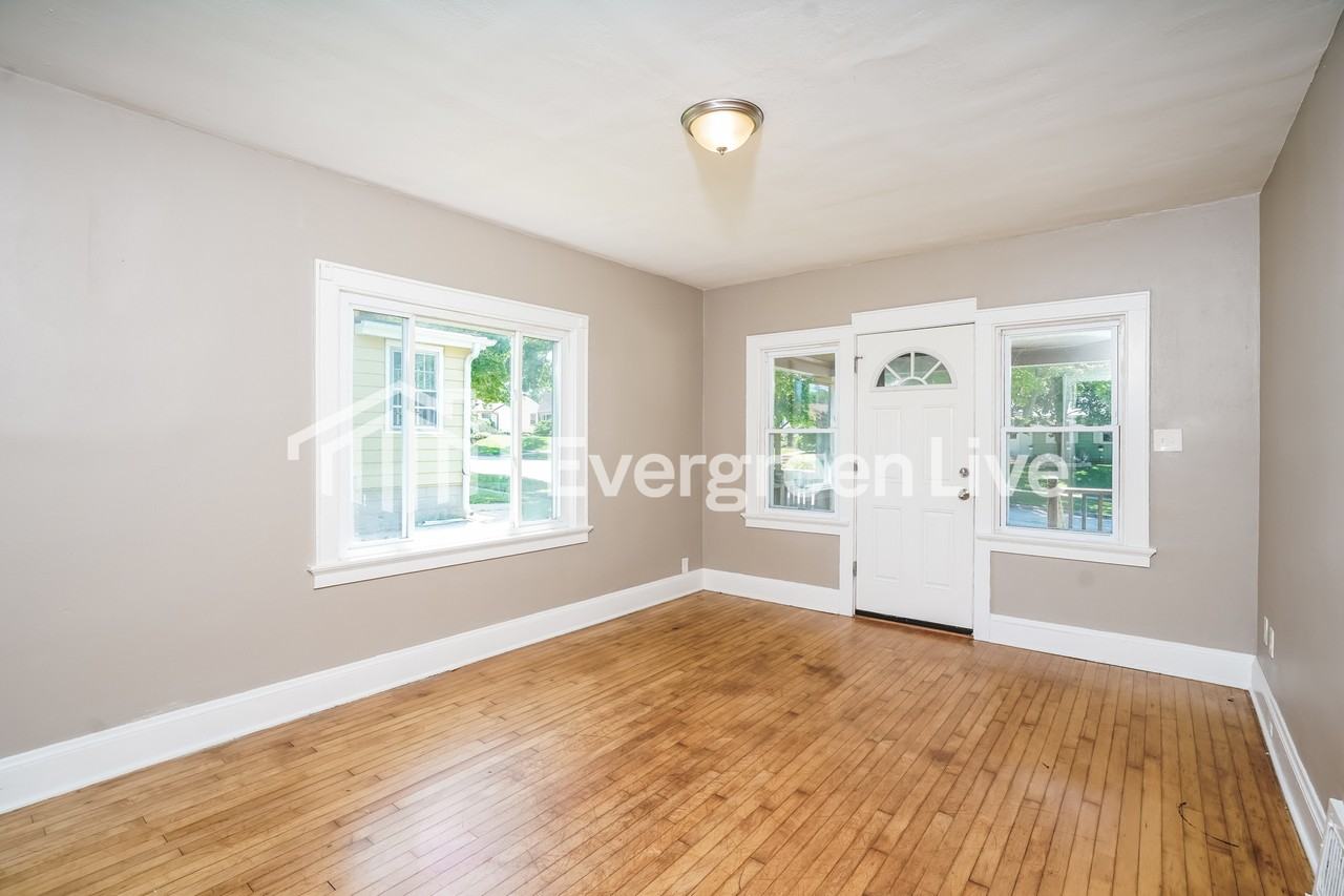 3944 S Lipton Ave - Photo 2 of 15