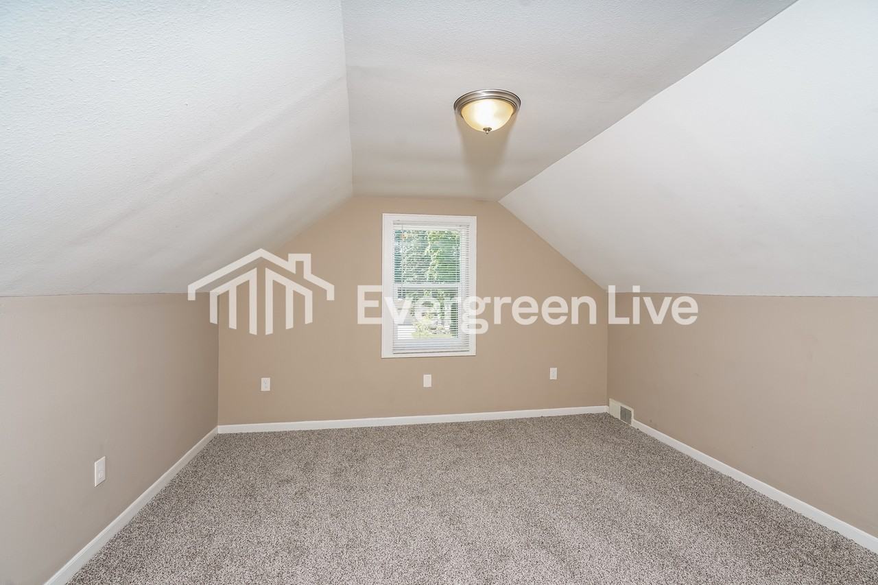 3944 S Lipton Ave - Photo 6 of 15