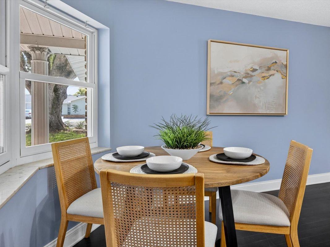 333 Cornwall Rd - Photo 3 of 8