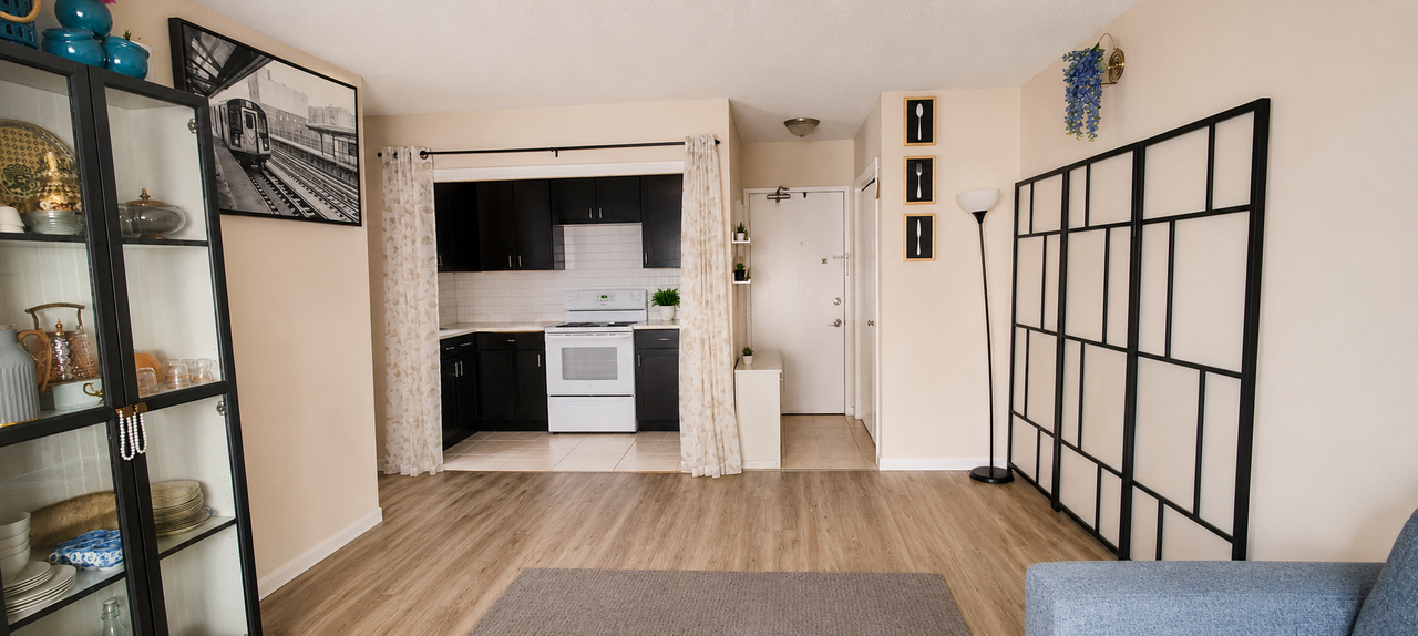 344 Dundas Street #E - Photo 2 of 6
