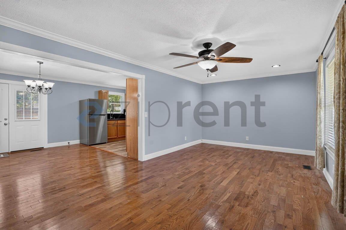 906 Diamond Cir - Photo 4 of 50