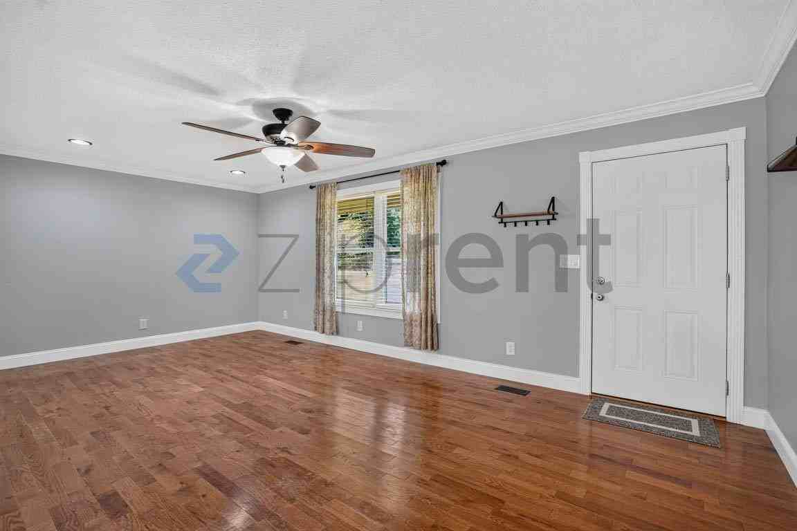 906 Diamond Cir - Photo 6 of 50