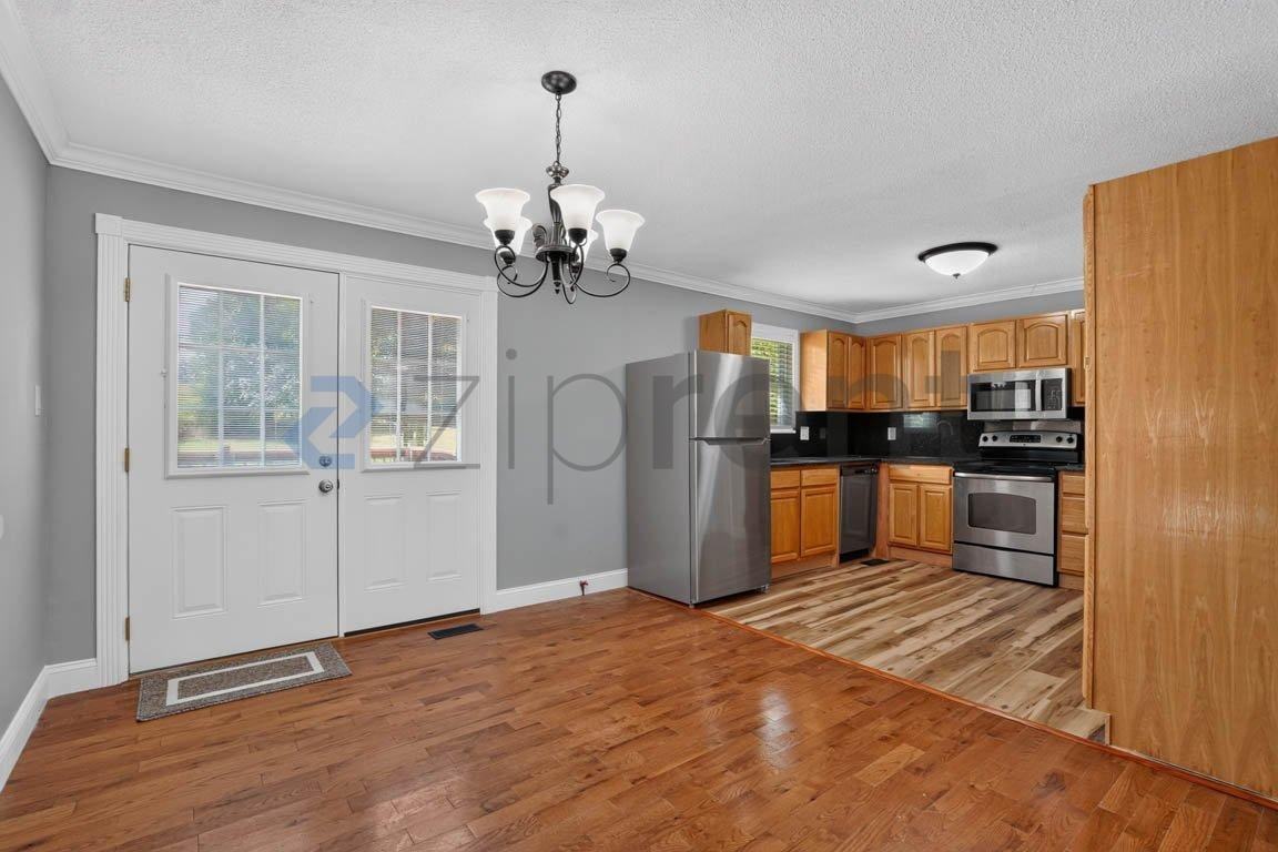 906 Diamond Cir - Photo 7 of 50