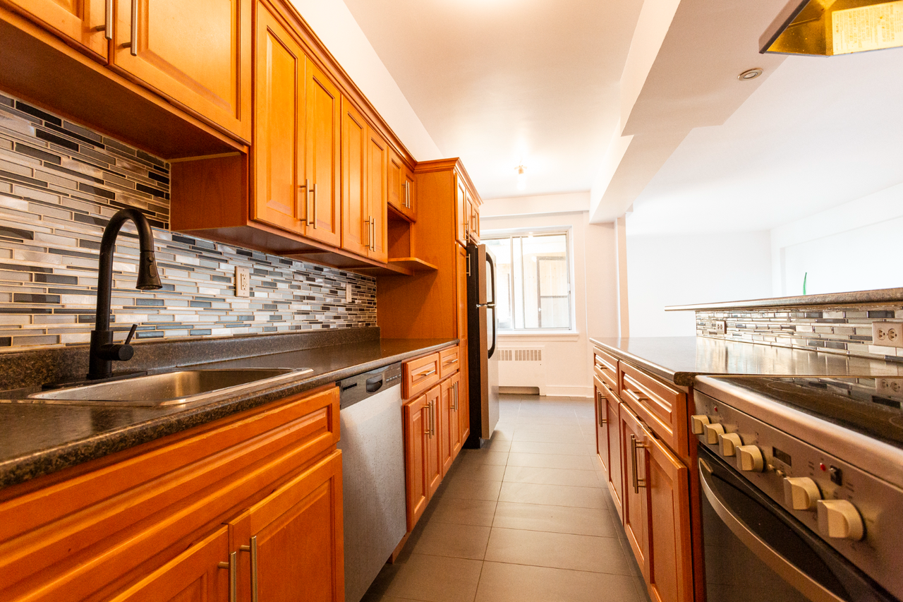 6920 Av Fielding — photo 1
