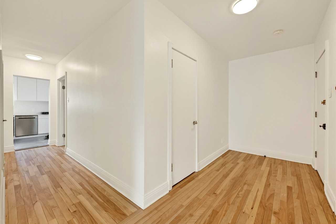 4585 Dupuis Avenue - Photo 4 of 50