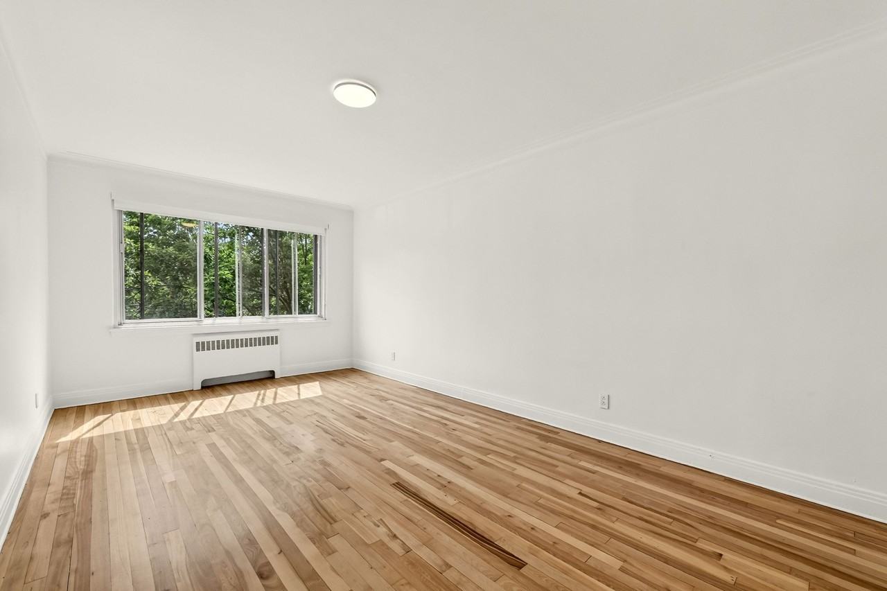 4585 Dupuis Avenue - Photo 5 of 50
