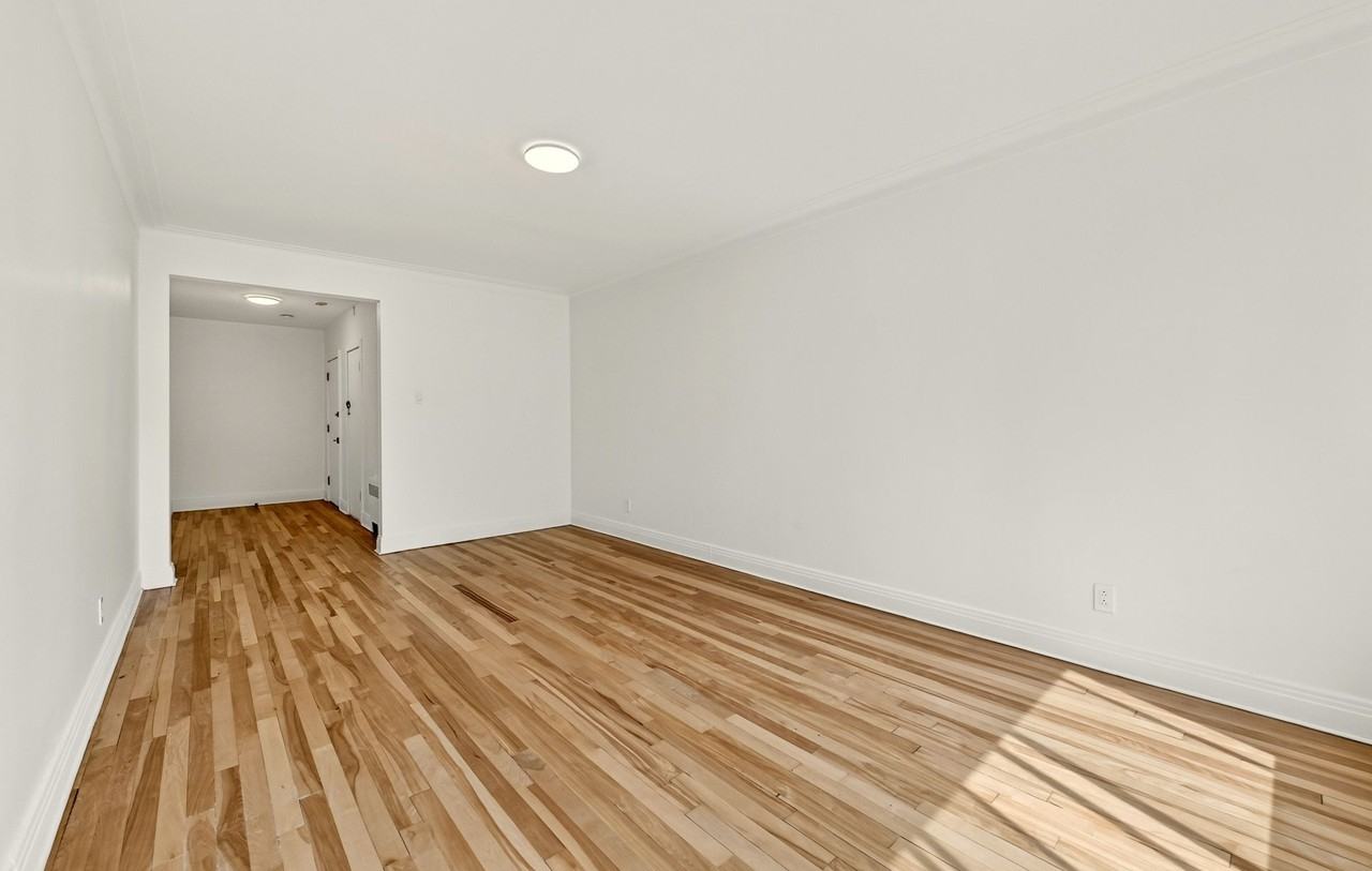 4585 Dupuis Avenue - Photo 7 of 50