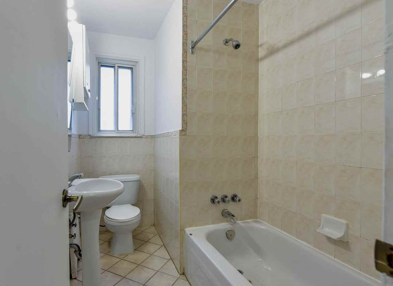 4585 Av Dupuis — photo 3