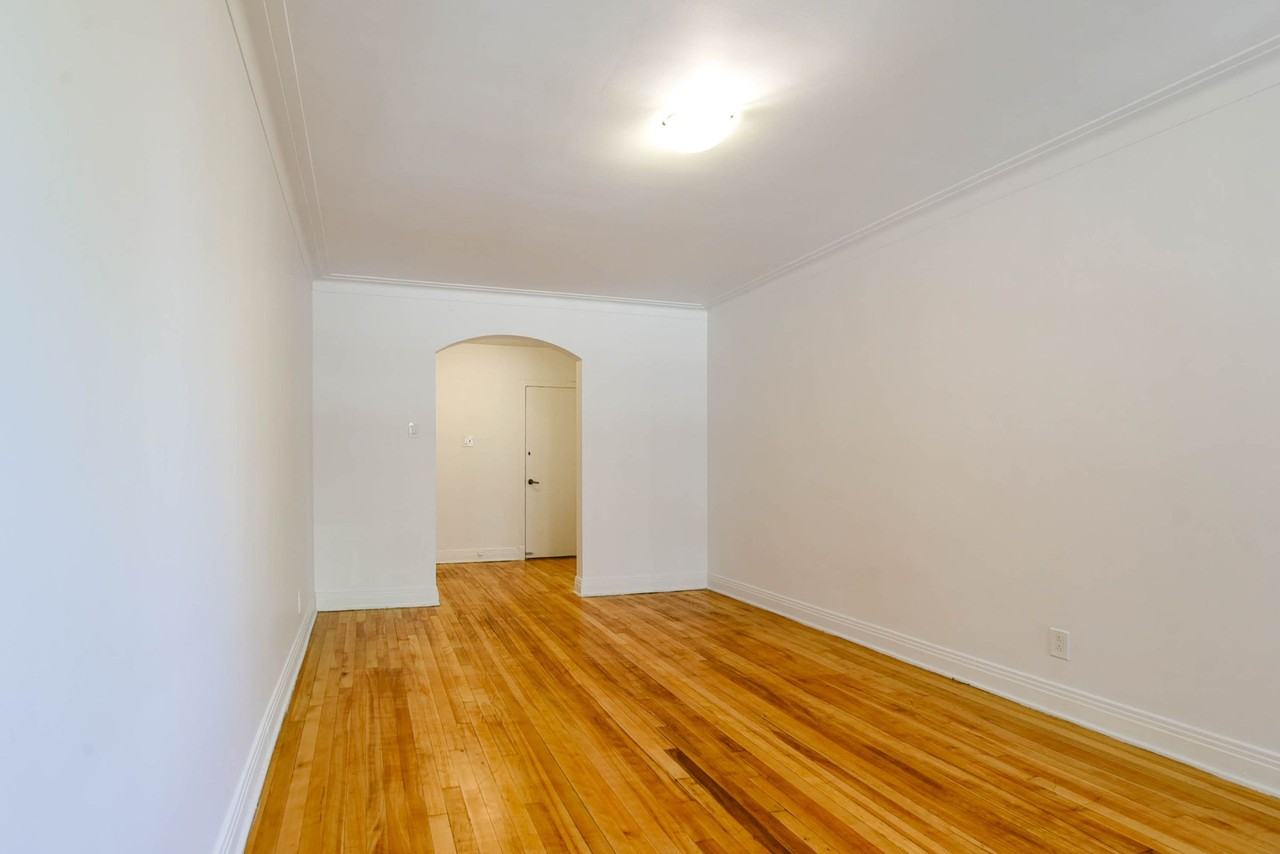 4585 Av Dupuis — photo 3
