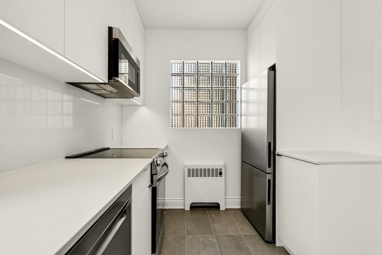4585 Av Dupuis — photo 3