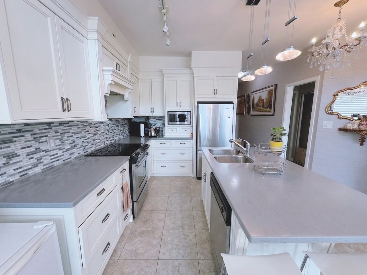6430 194 Street #4th Floor - Photo 4 of 21