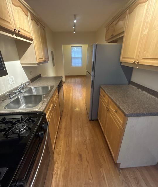 1818 W Chase Ave #2 - Photo 2 of 12
