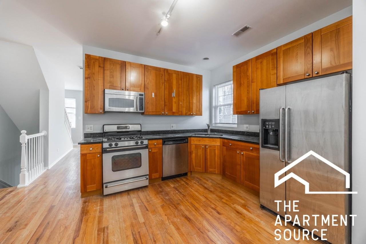 2320 W Adams St #5 - Photo 2 of 33