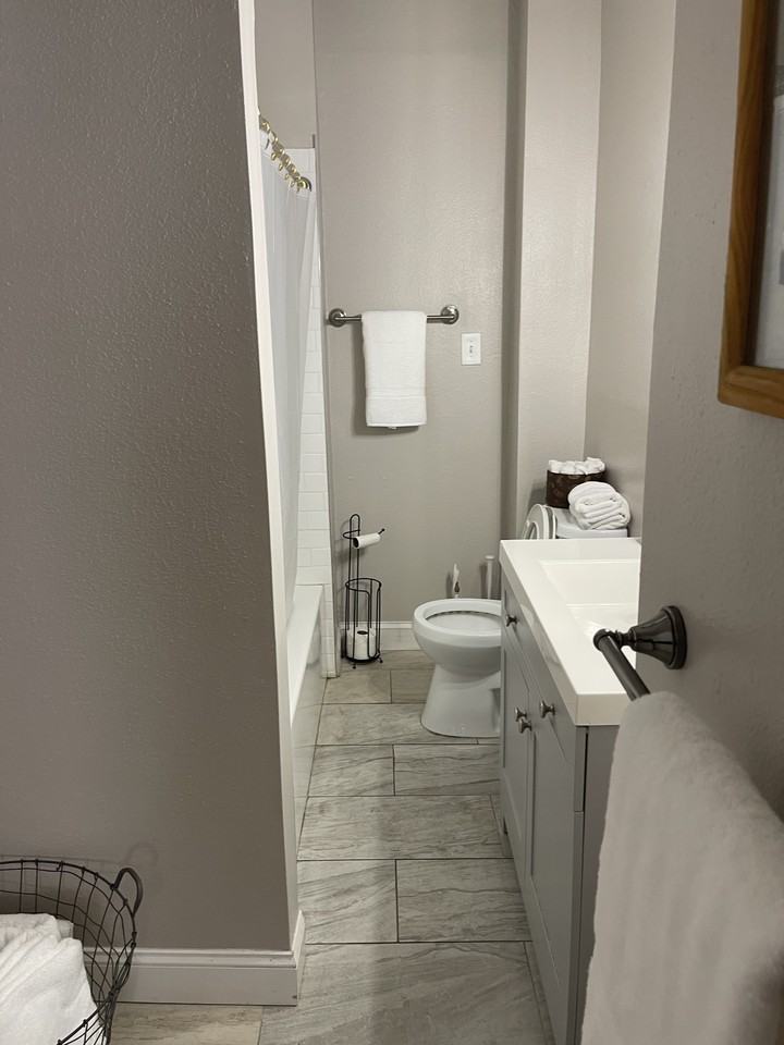 912 E Saint Clair St #NA - Photo 7 of 18